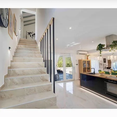 Villa Andrea Zagvozd